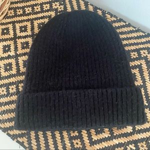 Black cashmere and wool toque hat